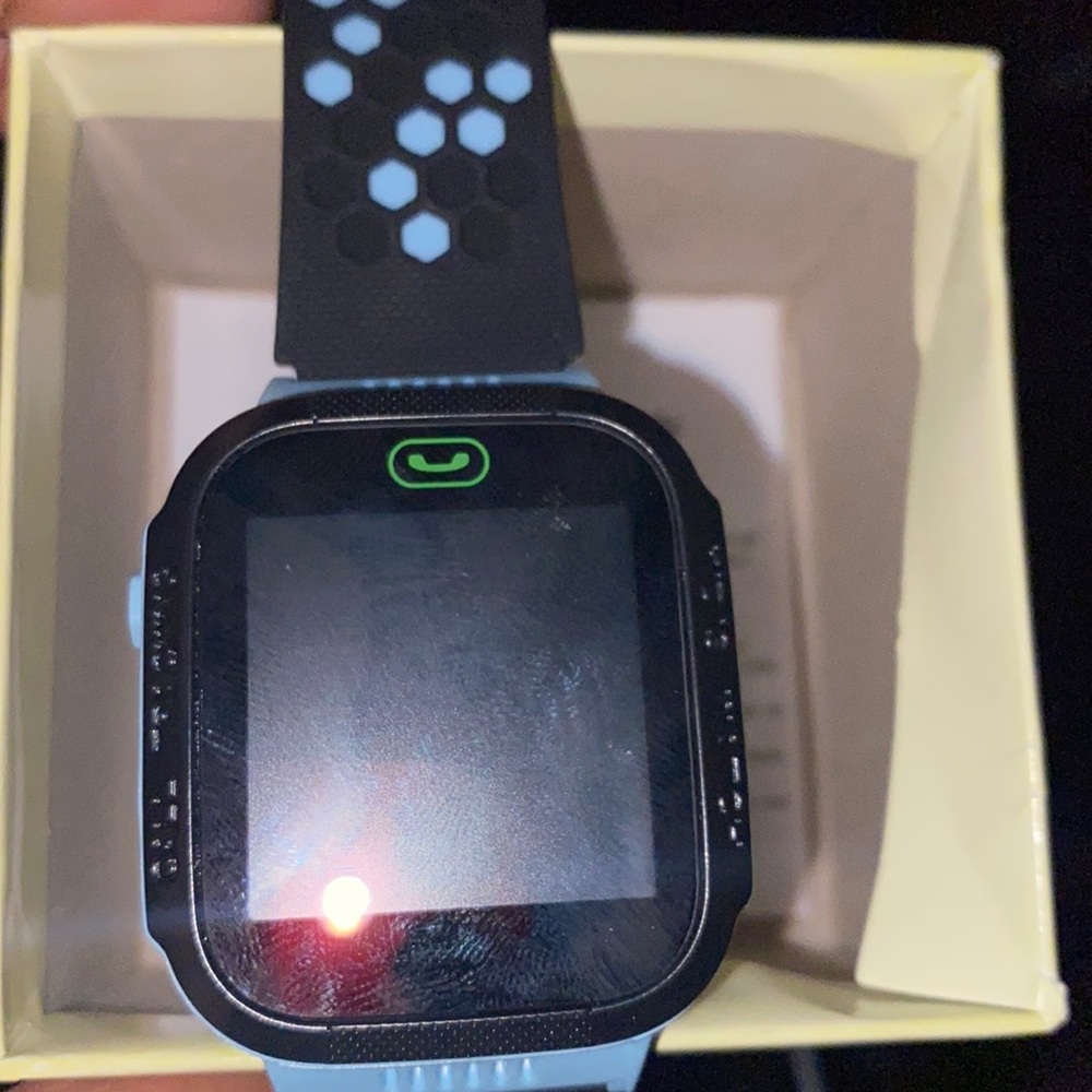 Umm the watch is new never been worn need a SIM card though
